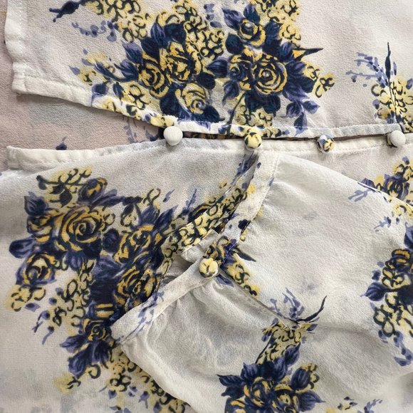 This soft silky blouse by Joie drapes beautifully and is a joy to wear - Picture 7 of 8